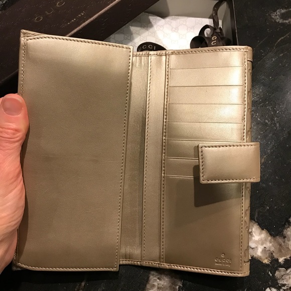 **SOLD** Authentic Gucci Sukey Leather Wallet - Picture 3 of 7